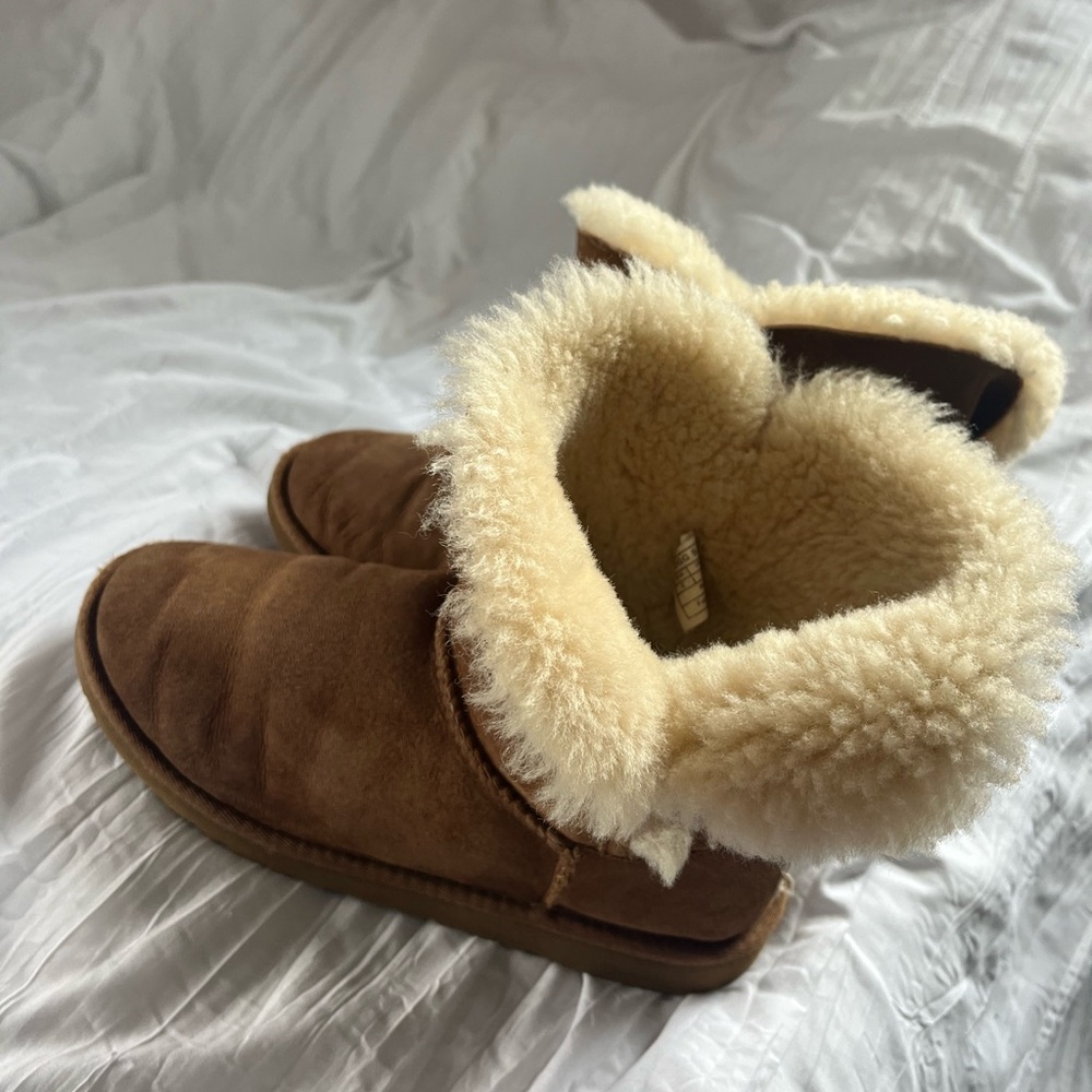 Women’s classic uggs size 6 chestnut brown